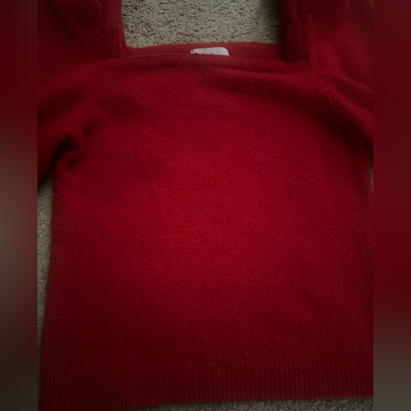 H&M Red Knit Sweater with Balloon Sleeves – Soft & Cozy - Picture 4 of 7